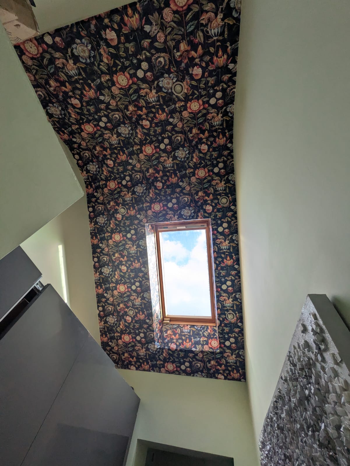After: High ceiling feature
